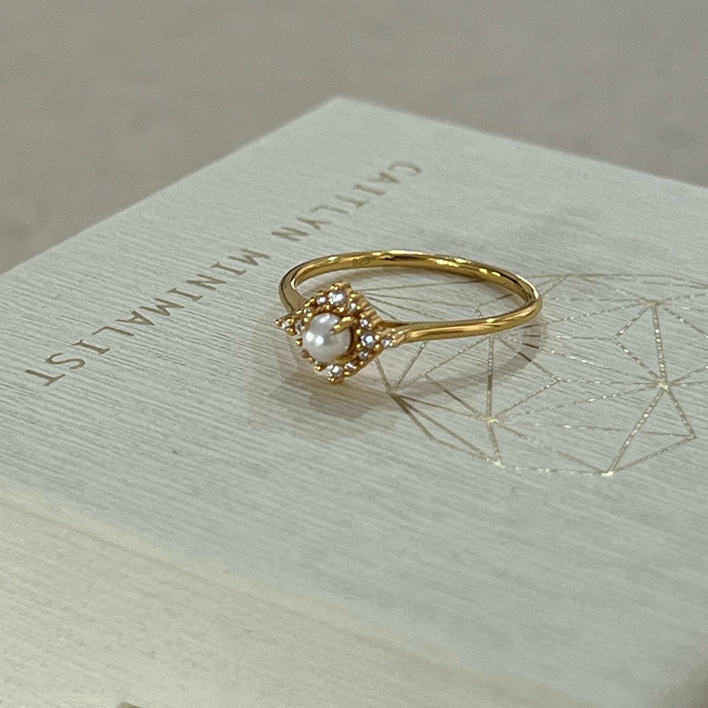 Dainty 18K Gold Pearl Ring with Diamond Accents - Picture 3 of 10